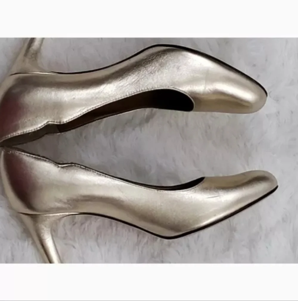 Vaneli Women's Pumps Gold Patent Heels Round Toe Shoes Size 6